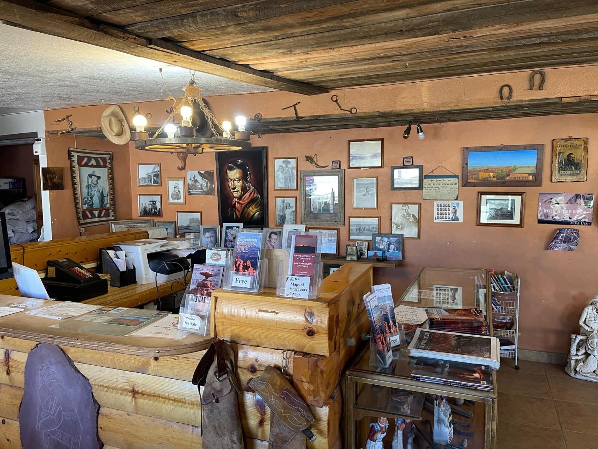Mexican Hat Lodge Exterior photo